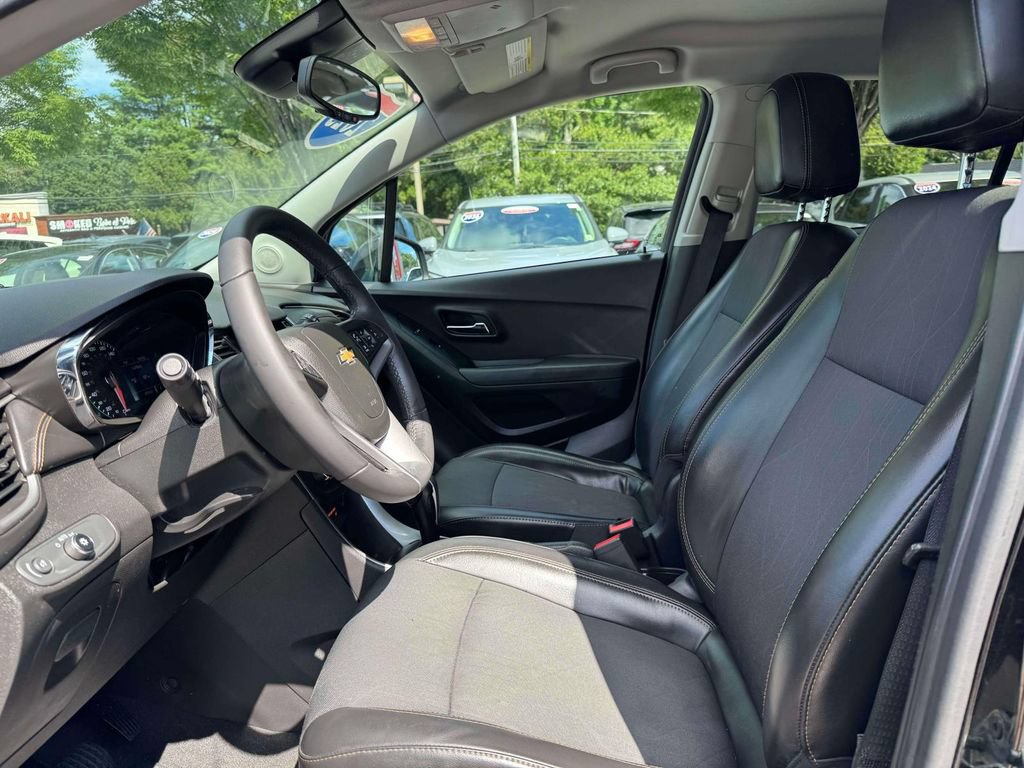 Used 2018 Chevrolet Trax LT w/ Redline Edition AWD/4WD image 14