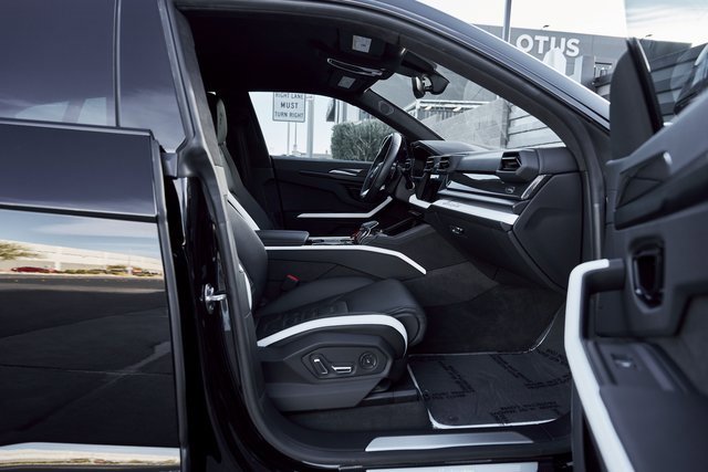 Used 2025 Lamborghini Urus SE image 24