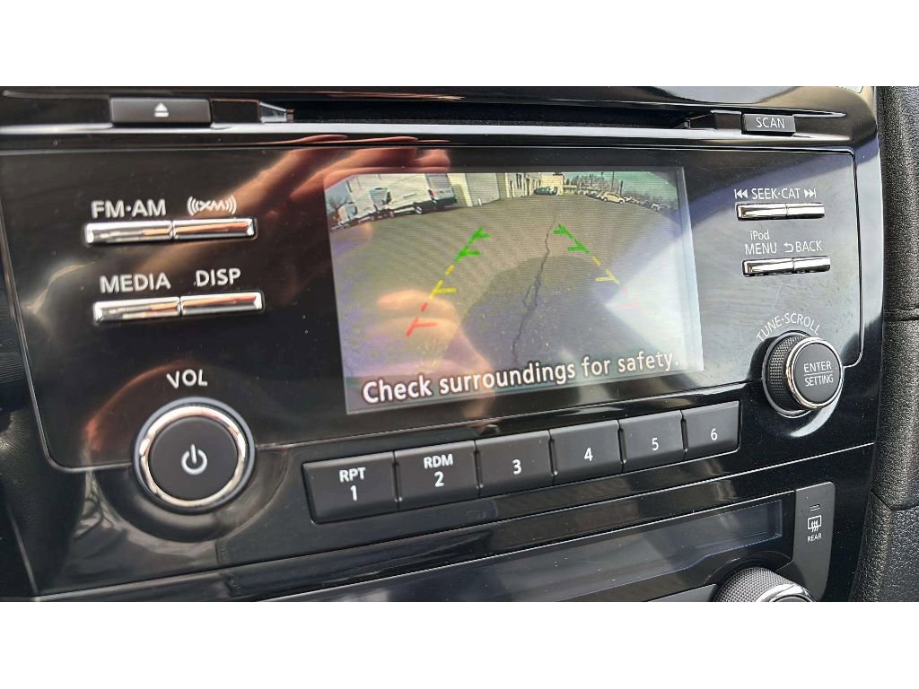 Used 2017 Nissan Rogue SV image 17