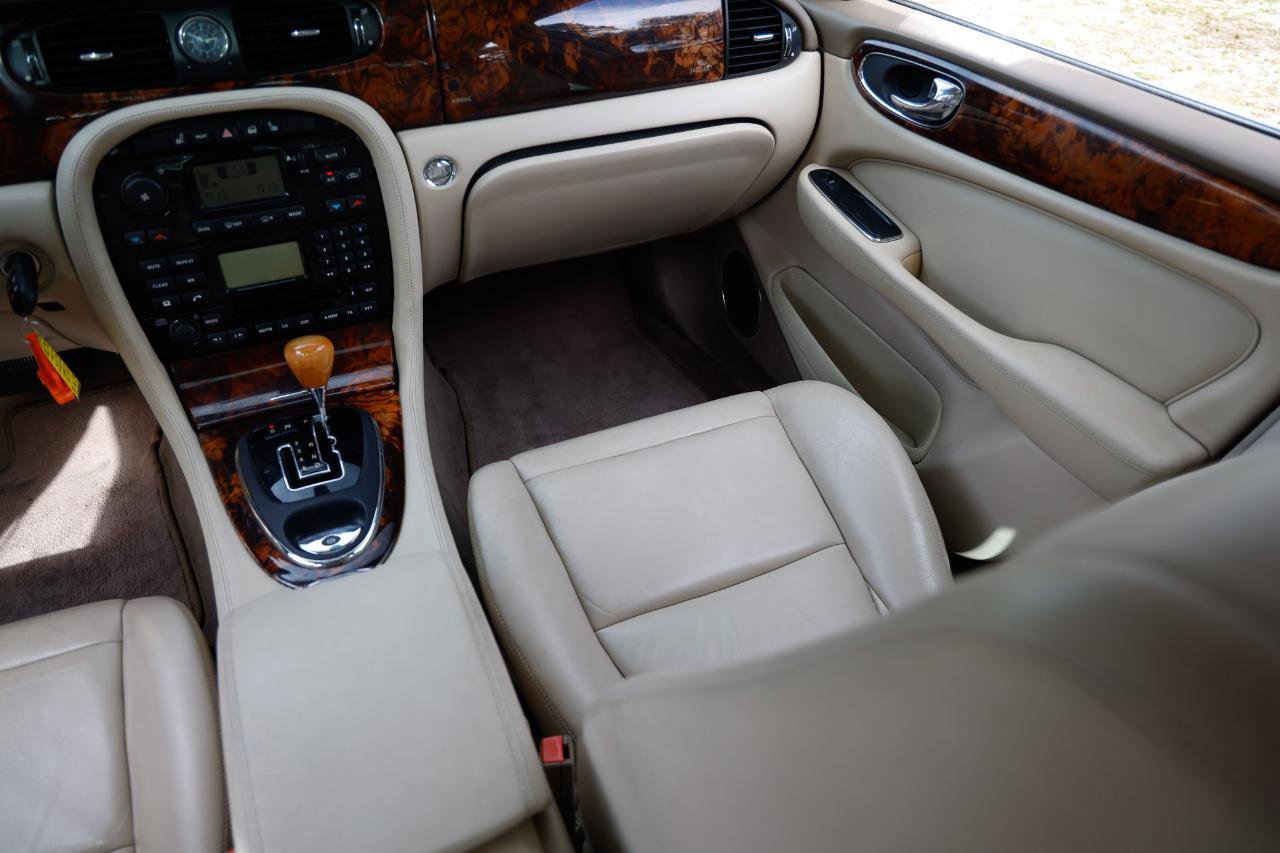 Used 2004 Jaguar XJ8 RWD image 22