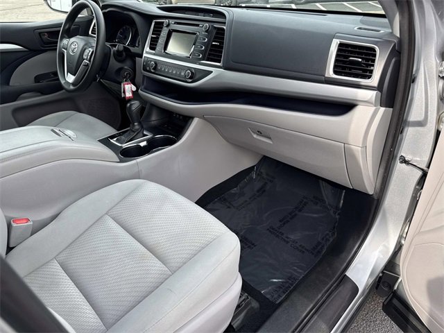Used 2019 Toyota Highlander LE image 15