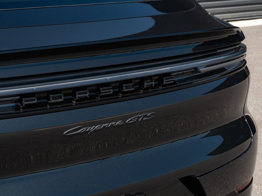 Used 2025 Porsche Cayenne GTS image 38