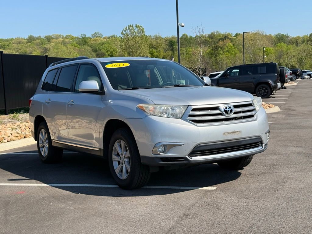 Used 2011 Toyota Highlander SE w/ Tow Pkg image 6