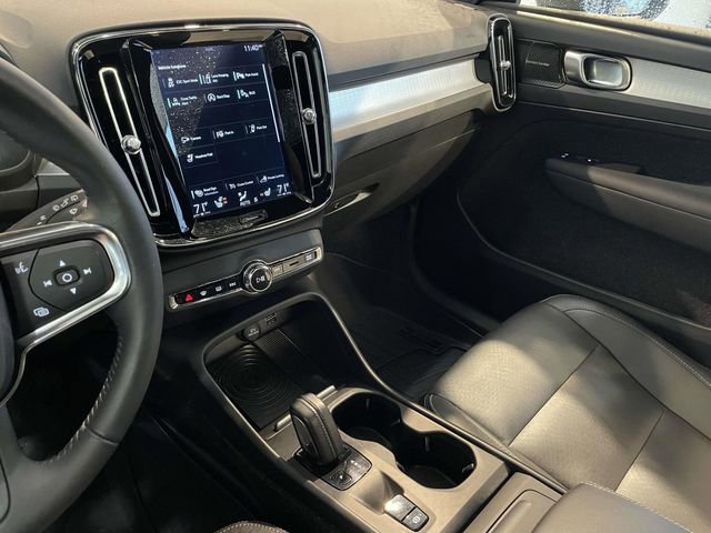 Used 2019 Volvo XC40 T5 Momentum image 30