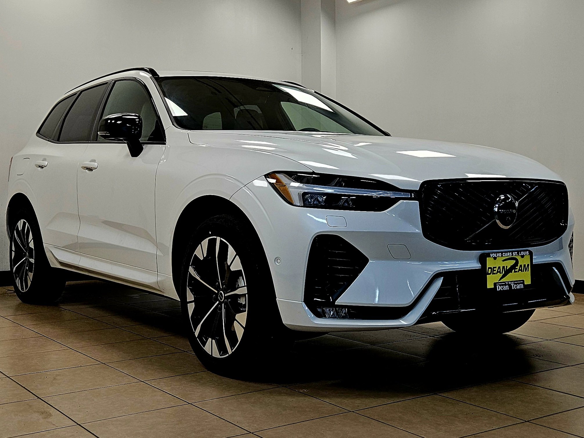 New 2026 Volvo XC60 B5 Plus w/ Climate Package image 3