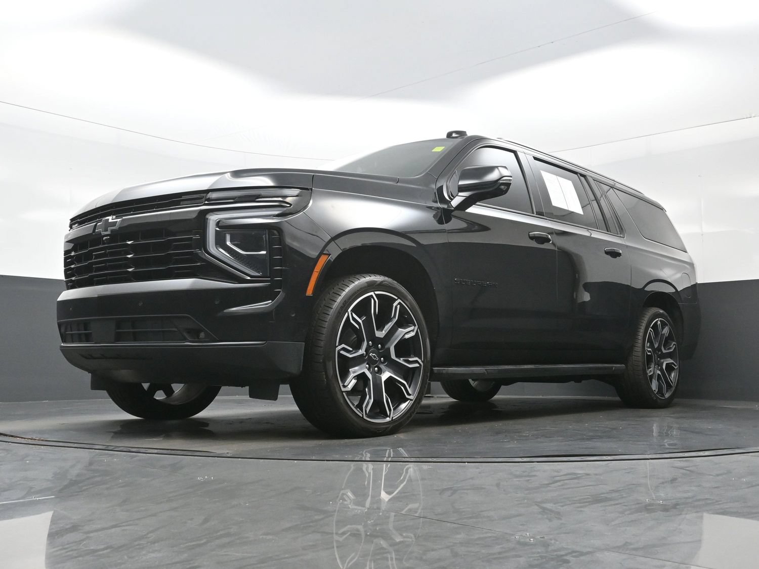 Used 2025 Chevrolet Suburban RST w/ RST Capability Package AWD/4WD image 33
