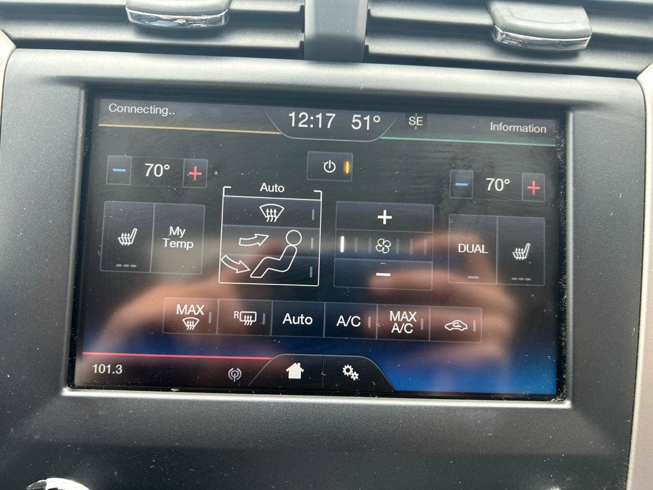 Used 2014 Ford Fusion SE w/ Equipment Group 202A FWD image 25