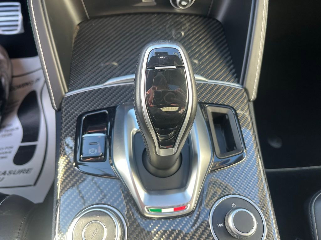 Used 2020 Alfa Romeo Stelvio Quadrifoglio image 18
