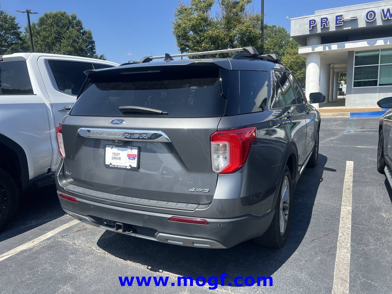 Certified 2023 Ford Explorer XLT w/ Equipment Group 202A AWD/4WD image 3