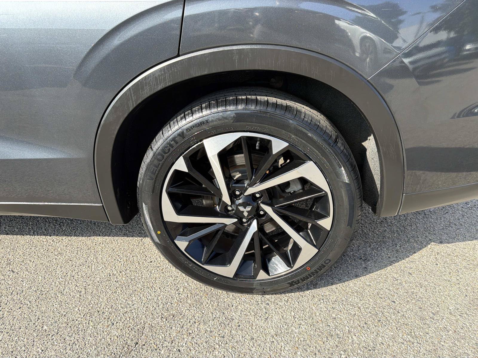 Used 2024 Mitsubishi Outlander AWD image 6