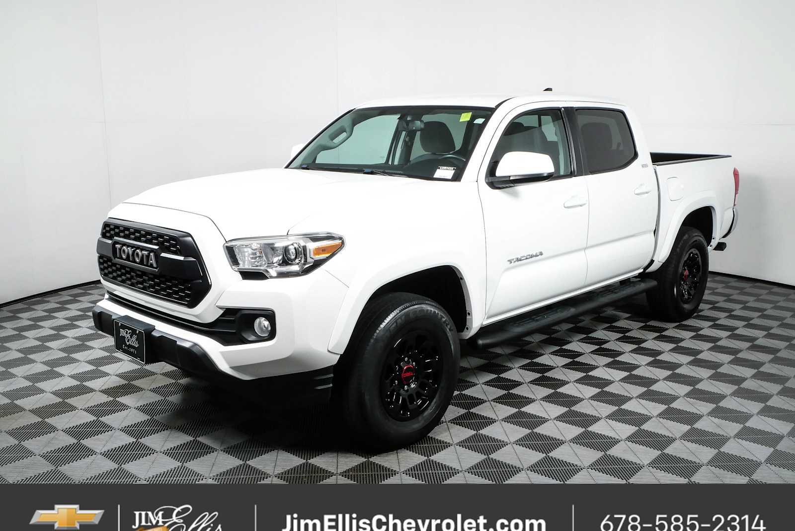 Used 2017 Toyota Tacoma SR5 w/ Tow Package AWD/4WD image 22