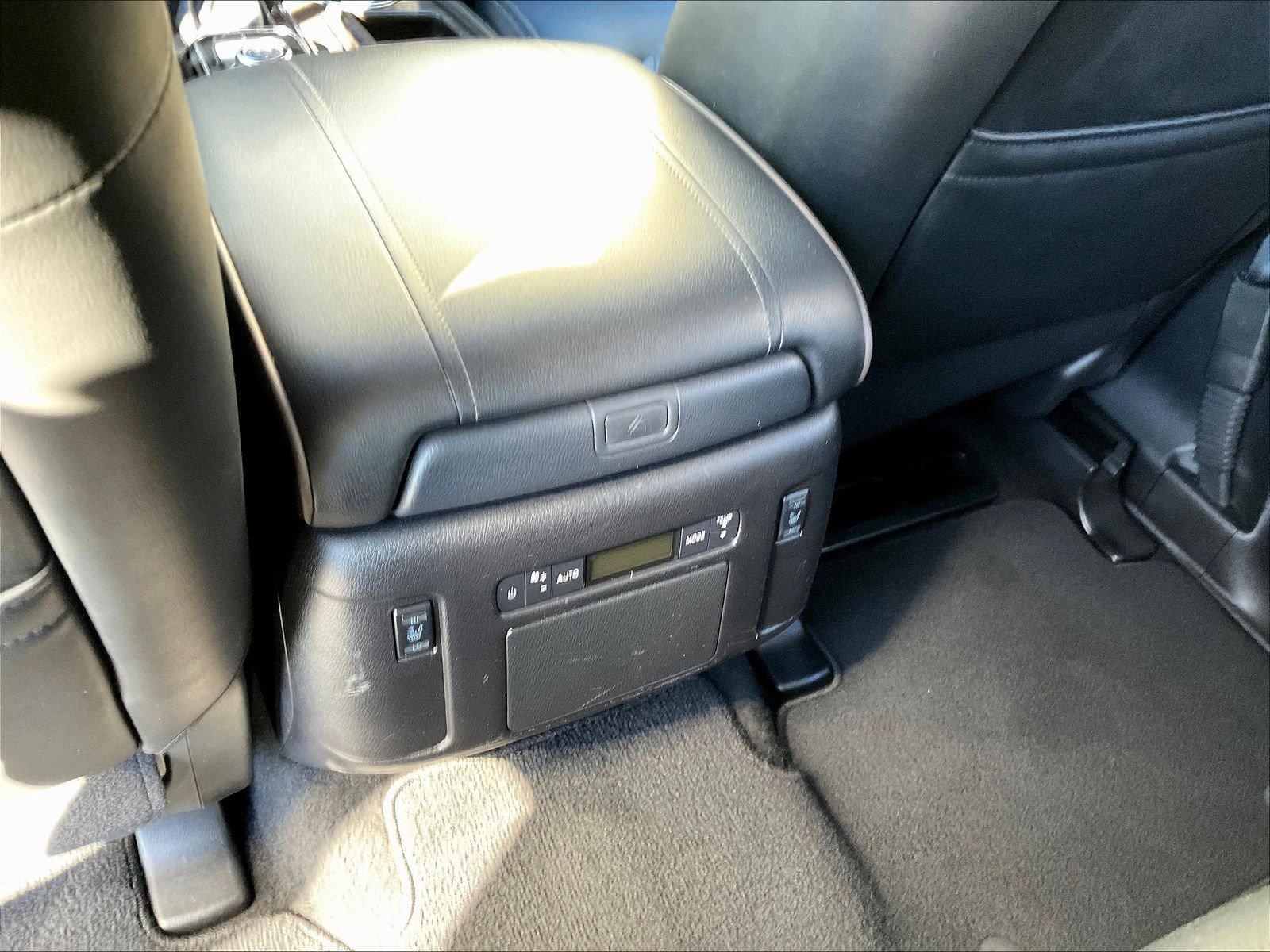 Certified 2022 Nissan Armada Platinum w/ Captain's Chairs Package RWD image 12