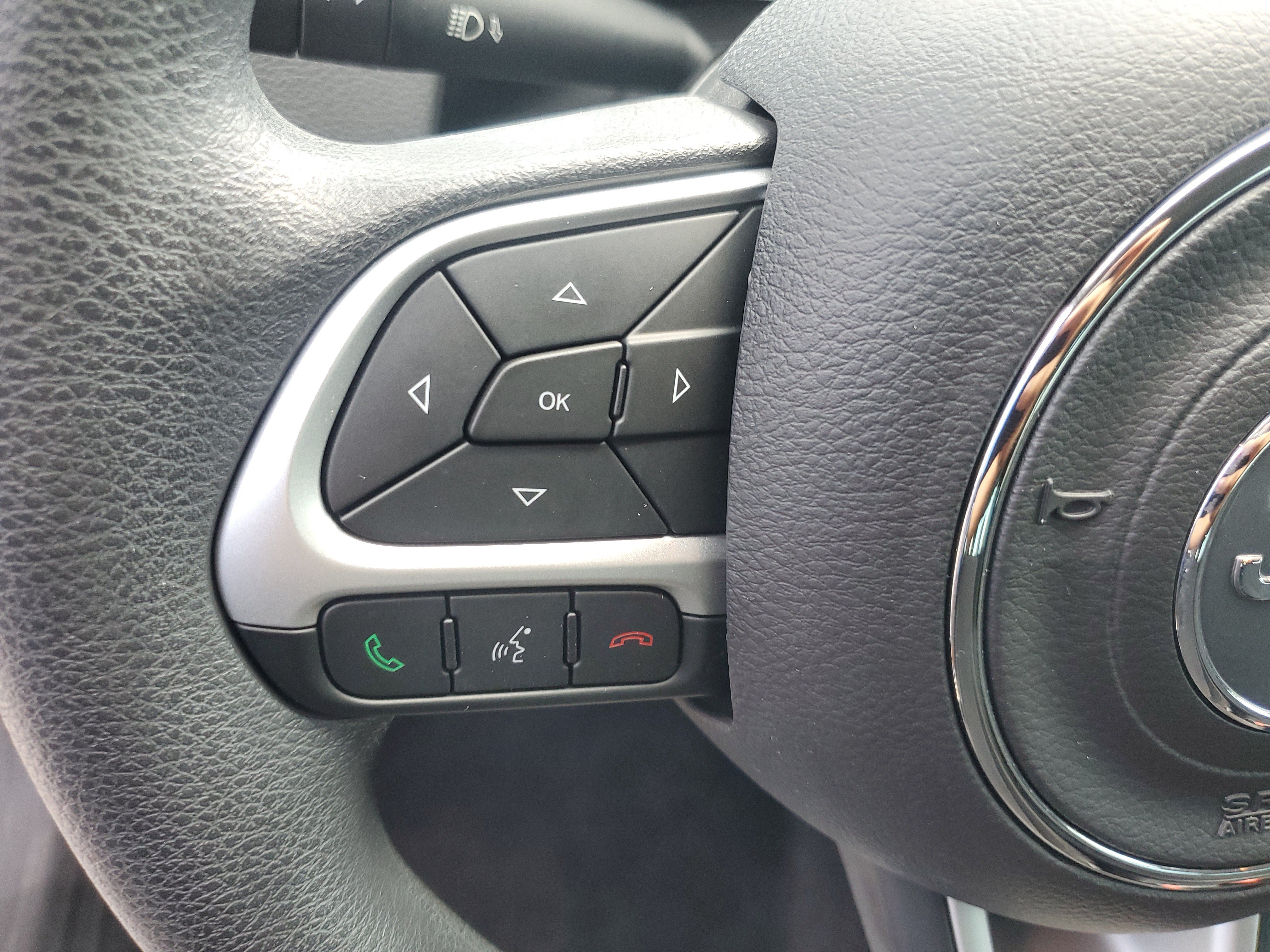 Used 2020 Jeep Compass Sport w/ Tech Group FWD image 16