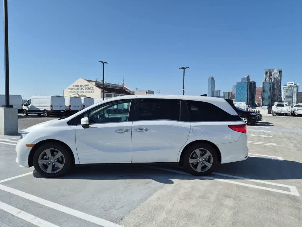 Used 2023 Honda Odyssey EX image 2