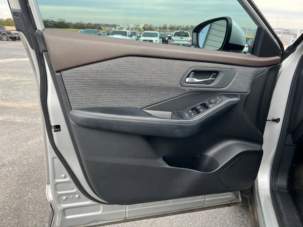 Used 2021 Nissan Rogue SV image 13