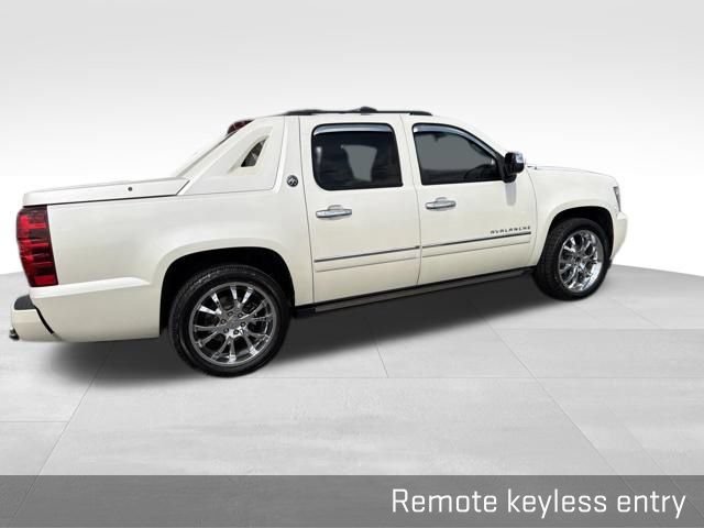 Used 2013 Chevrolet Avalanche LTZ RWD image 15