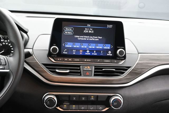 Used 2025 Nissan Altima 2.5 SV FWD image 11