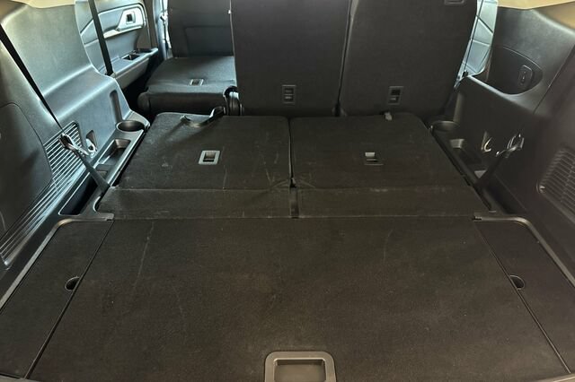 Used 2025 Ford Explorer Active RWD image 16