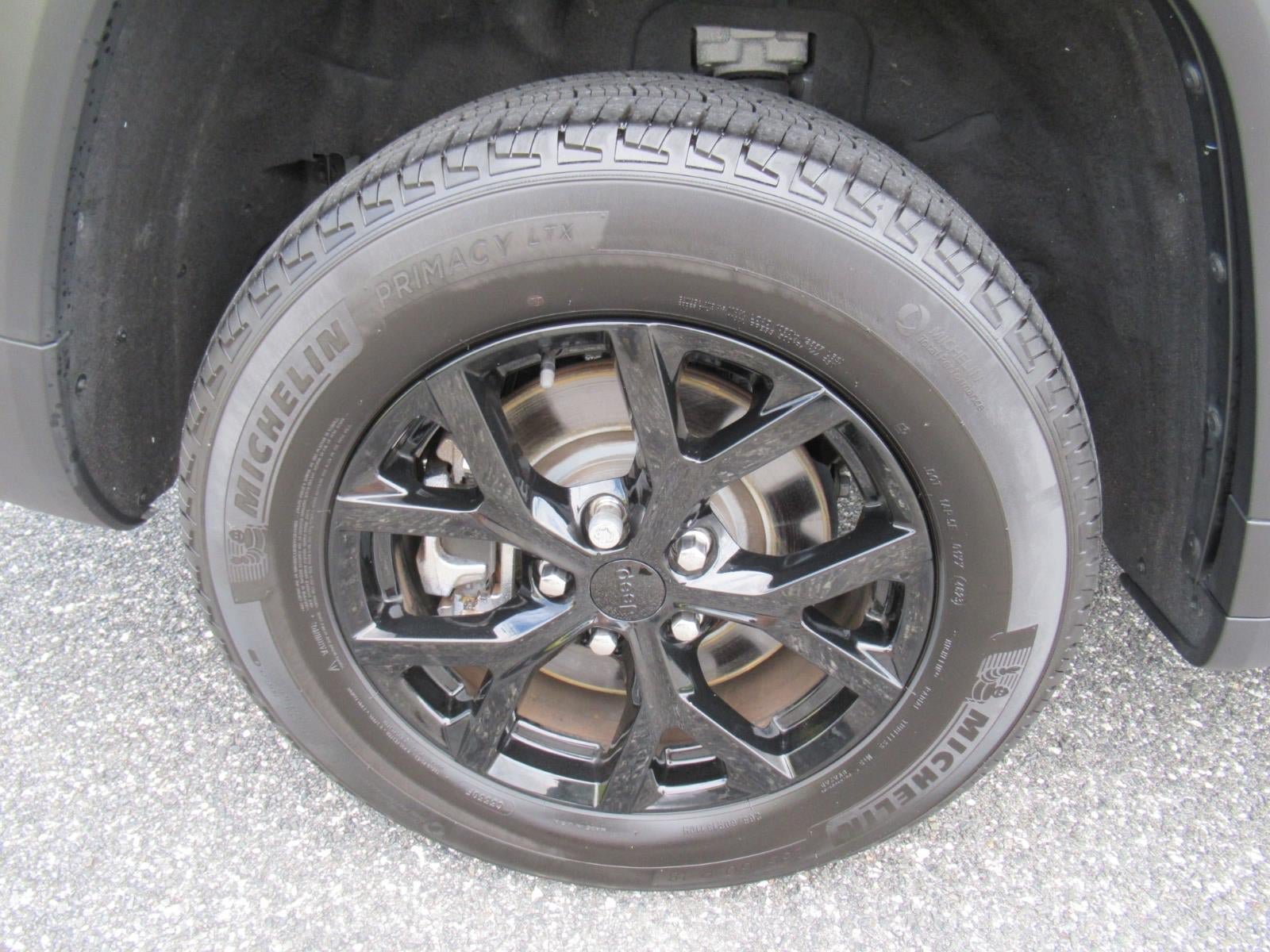Used 2024 Jeep Grand Cherokee L Laredo AWD/4WD image 8