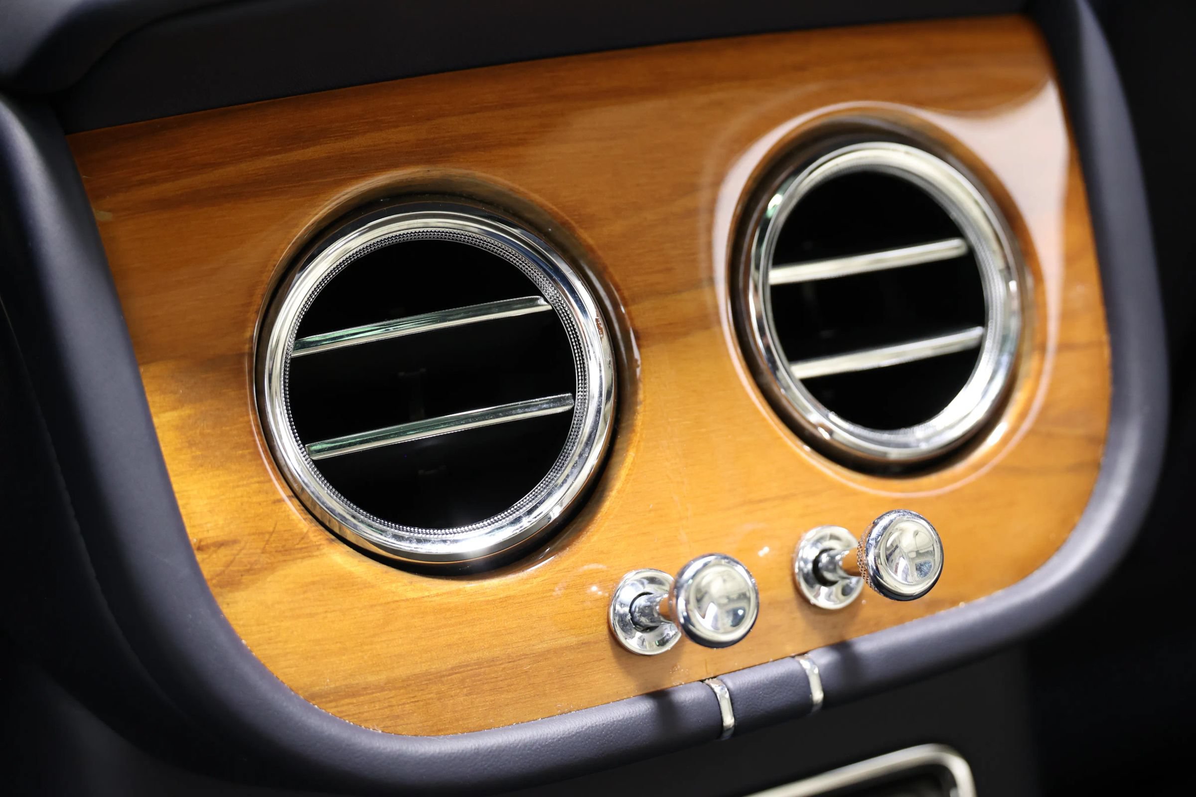 Used 2021 Bentley Bentayga w/ First Edition Specification AWD/4WD image 69