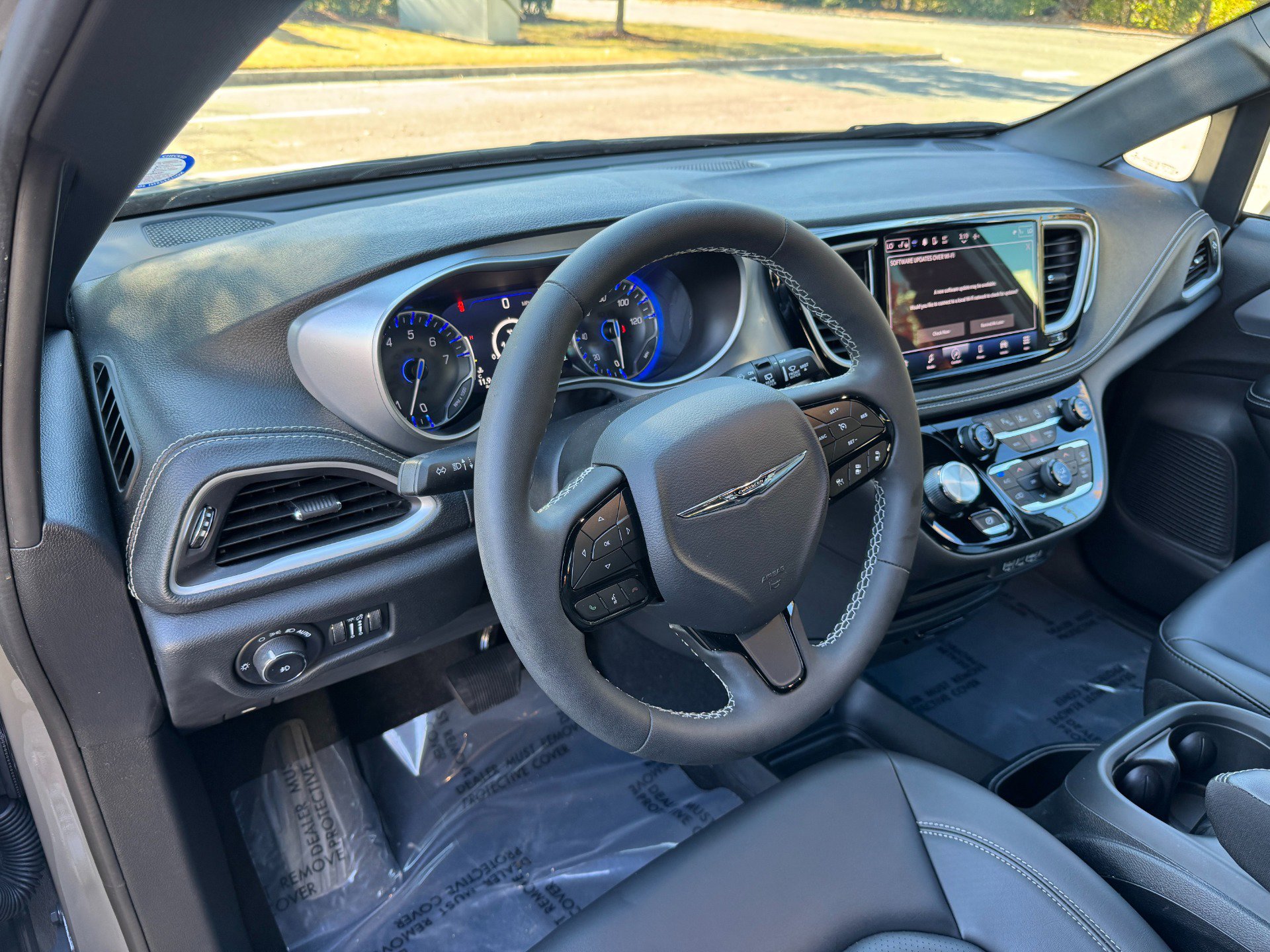 Used 2023 Chrysler Pacifica Touring-L w/ S Appearance Package image 26