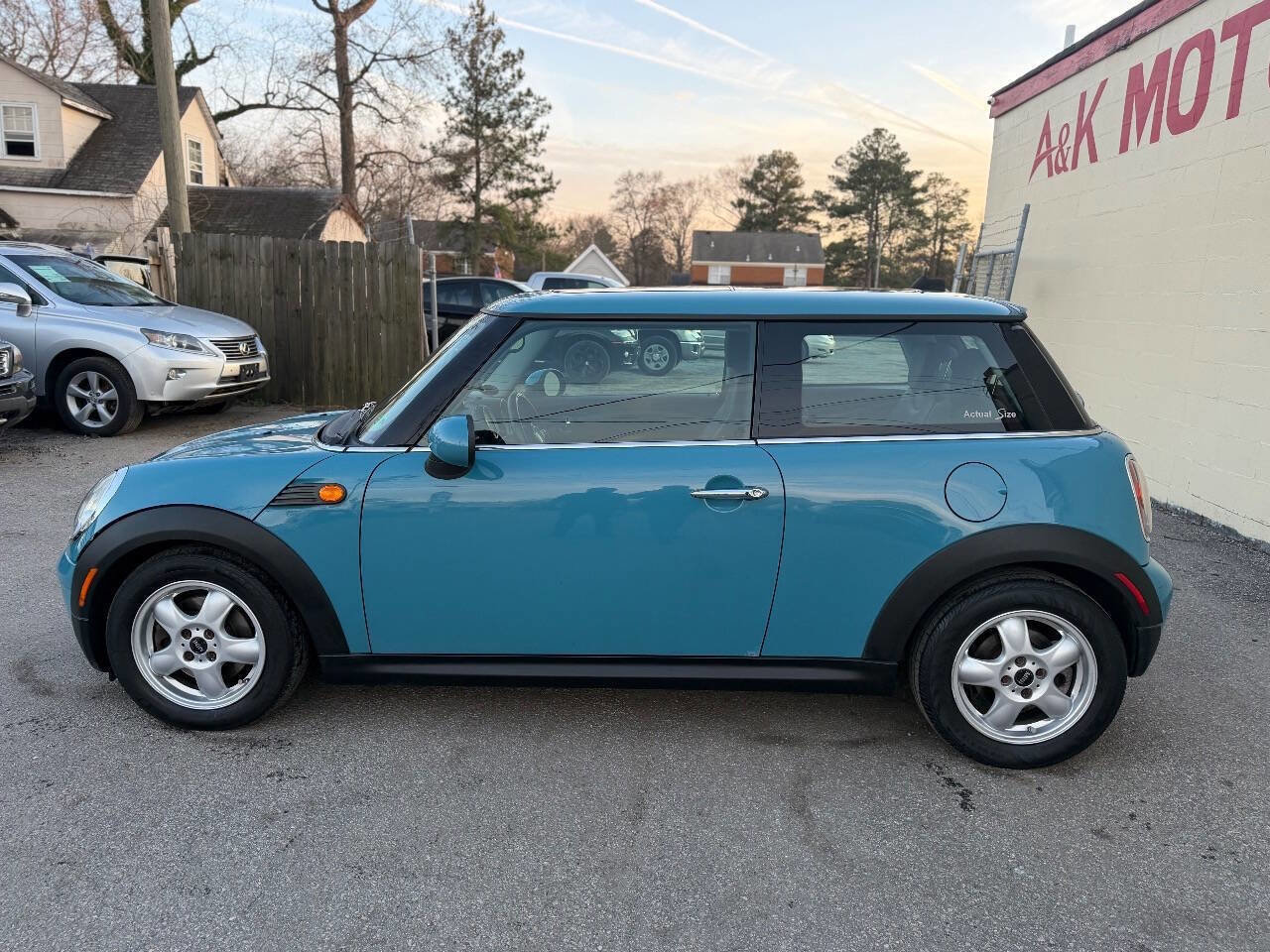 Used 2010 MINI Cooper Hardtop image 4