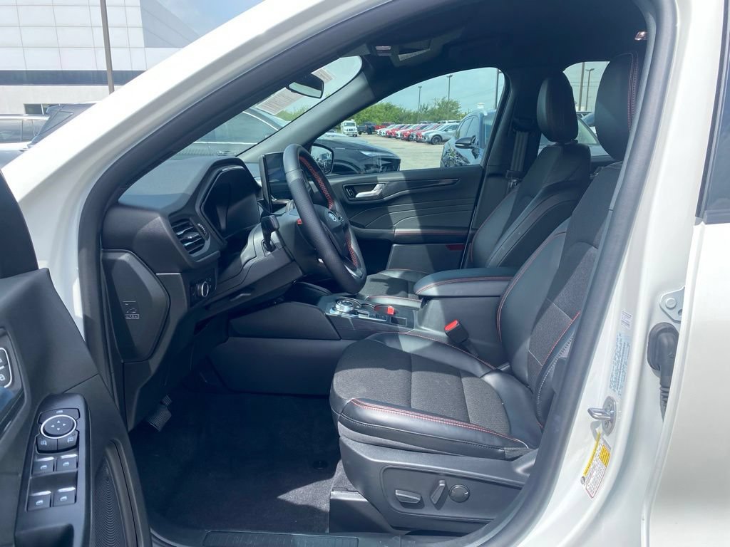 Used 2026 Ford Escape ST-Line w/ Tech Pack #1 FWD image 9