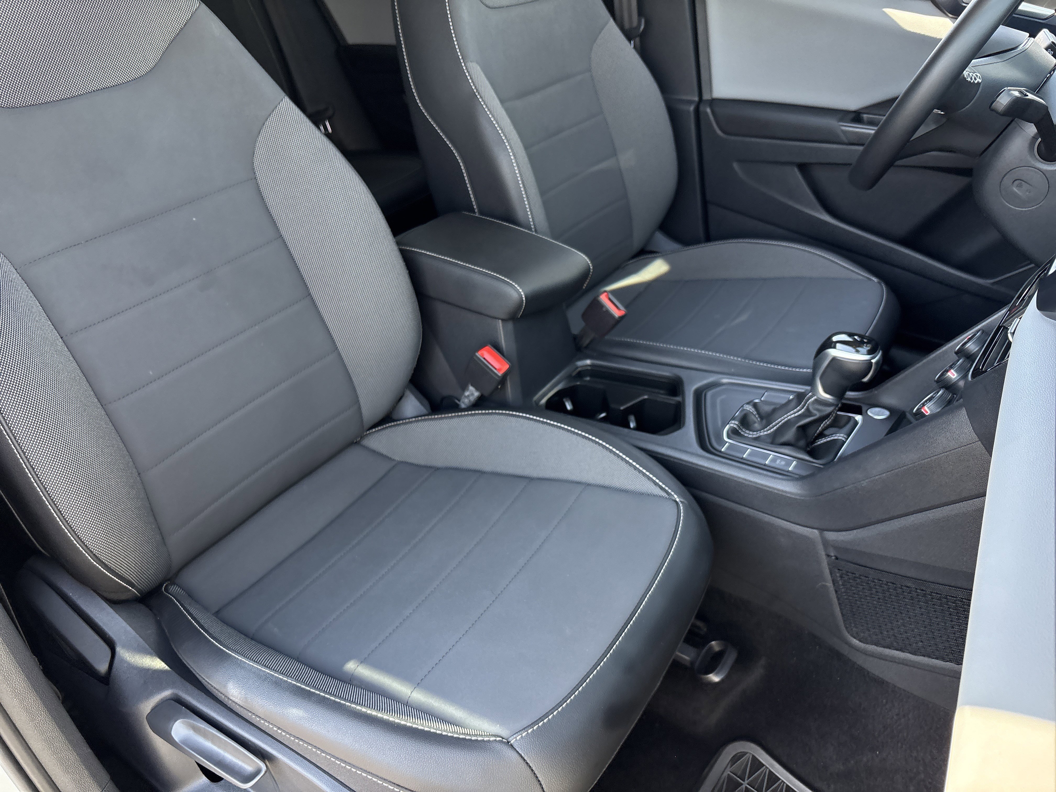 Used 2022 Volkswagen Taos SE image 9