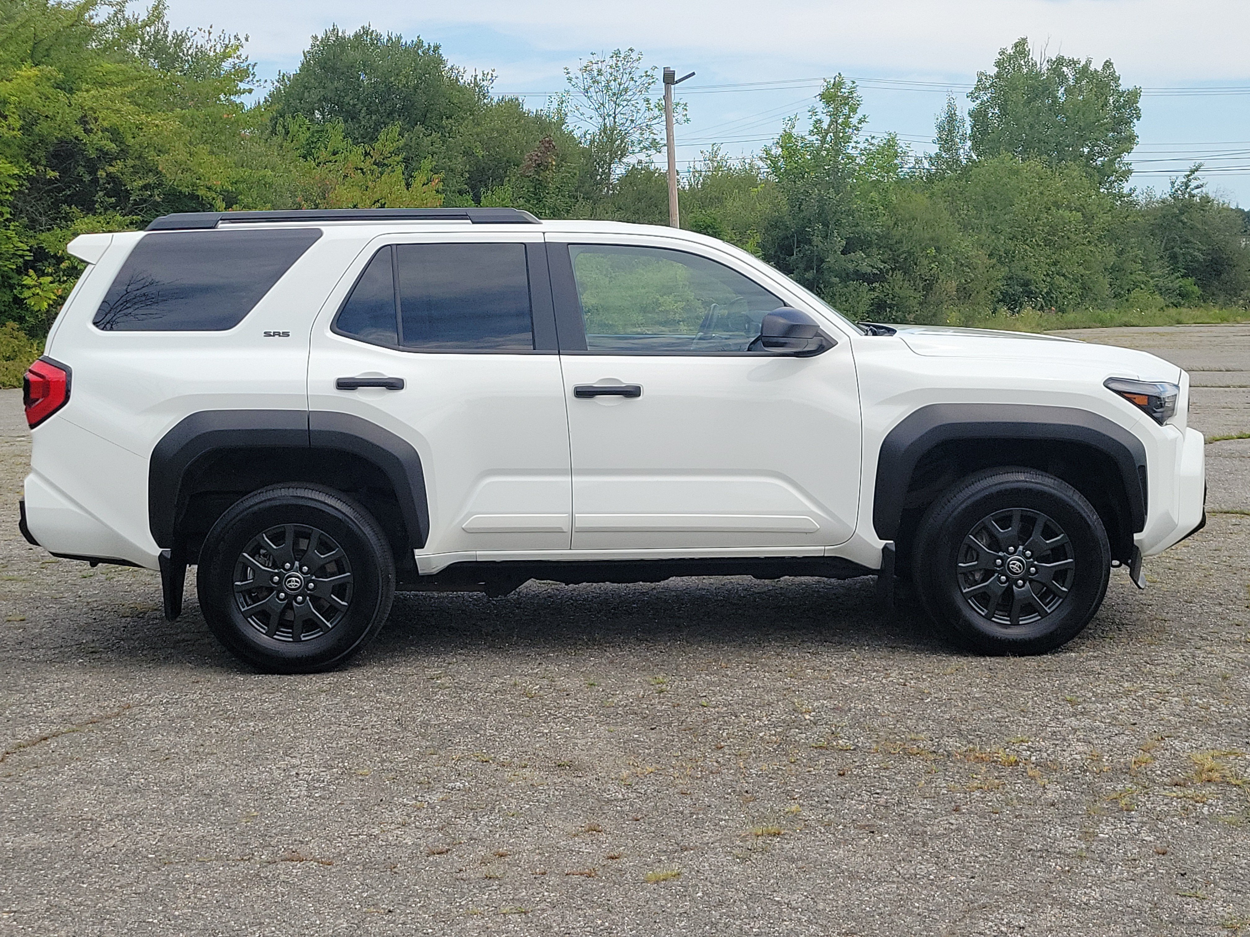 Used 2025 Toyota 4Runner SR5 AWD/4WD image 4