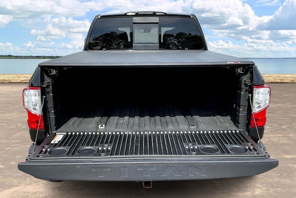 Used 2018 Nissan Titan PRO-4X w/ Pro-4x Convenience Package image 9