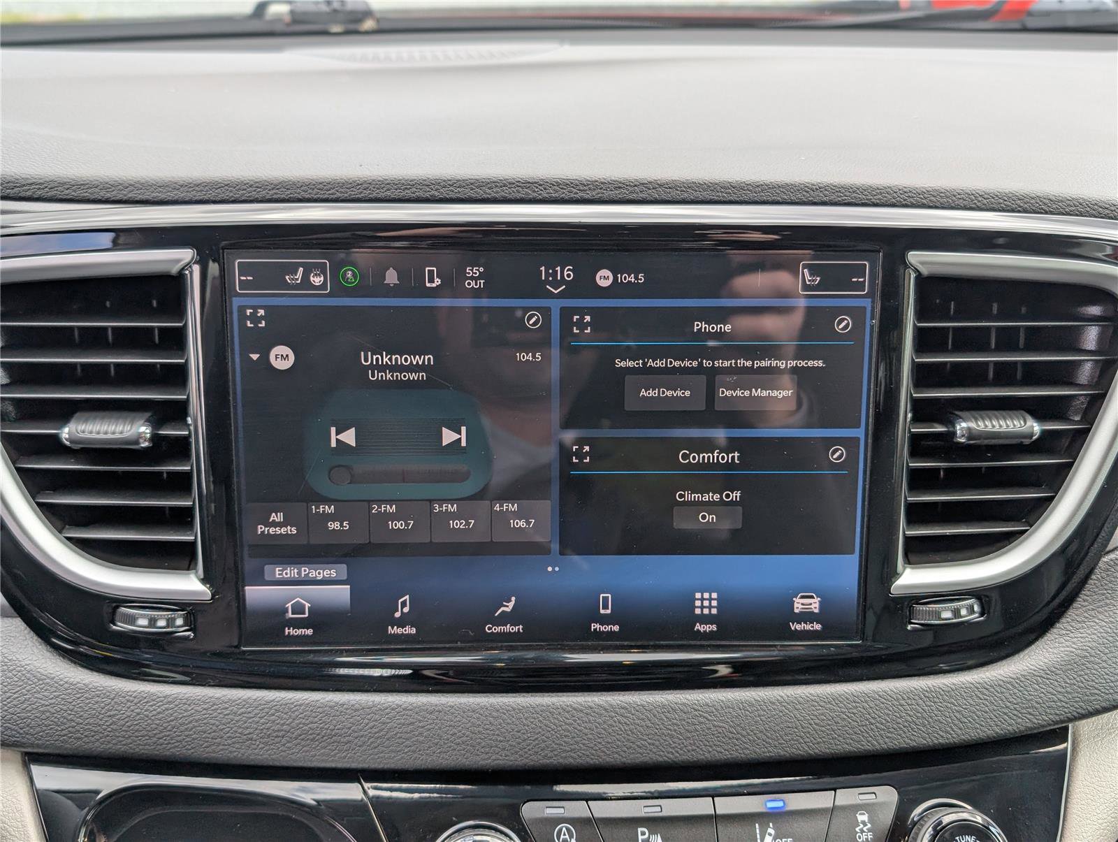 Used 2024 Chrysler Pacifica Touring-L image 27