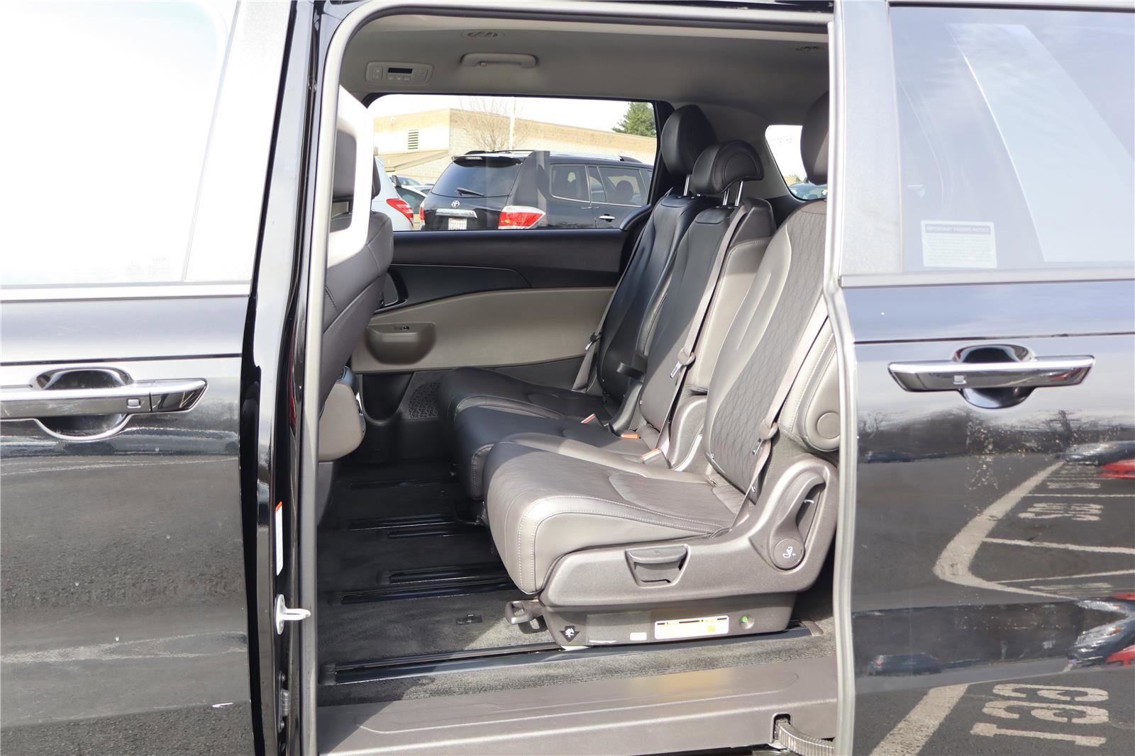 Certified 2025 Kia Carnival image 24