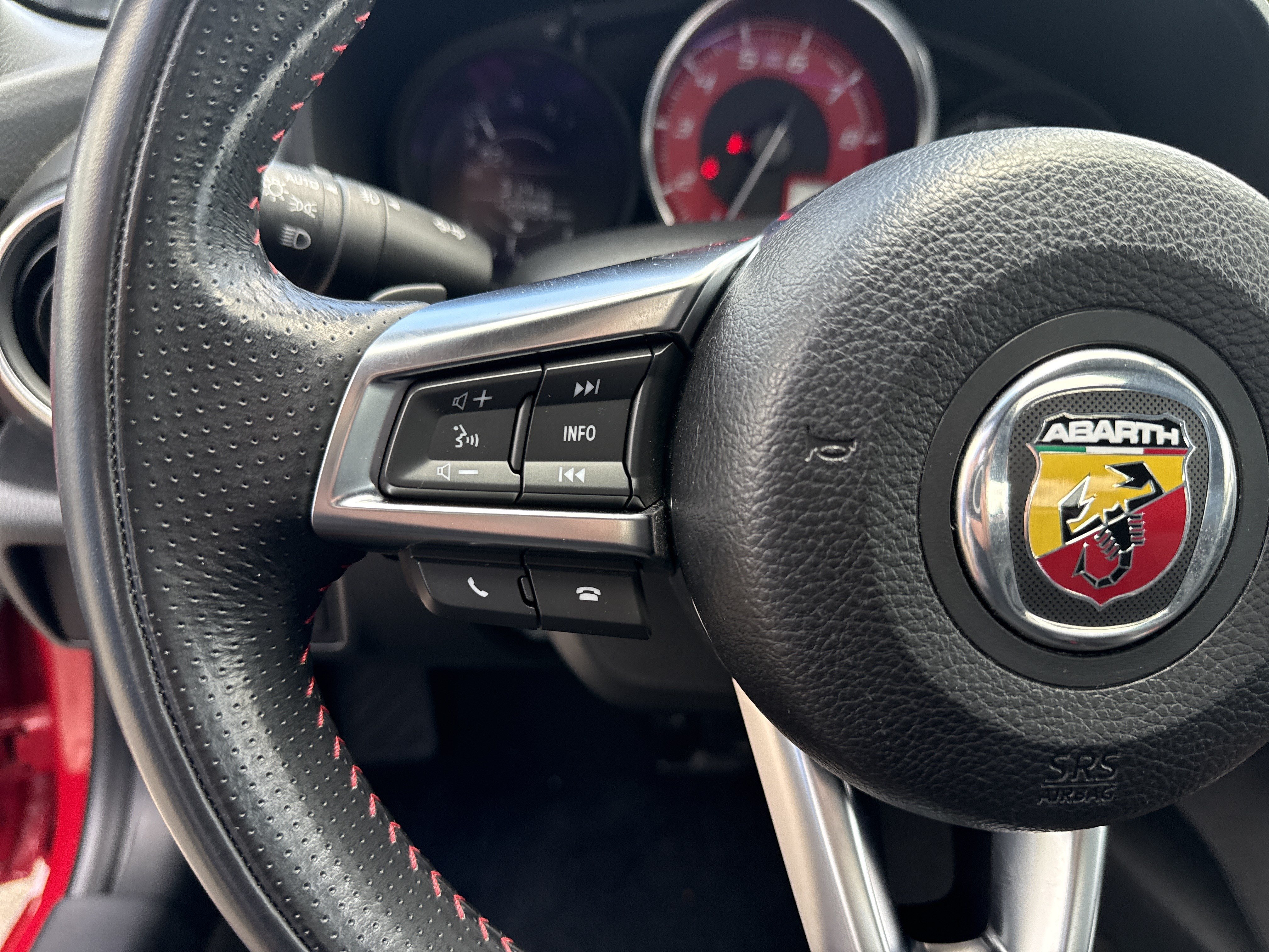 Used 2020 FIAT 124 Spider Abarth RWD image 21