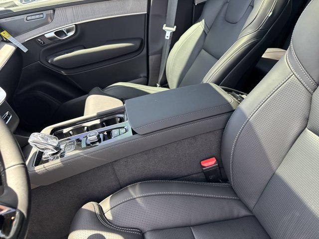 Certified 2025 Volvo XC90 T8 Ultra w/ Protection Package Premier AWD/4WD image 16