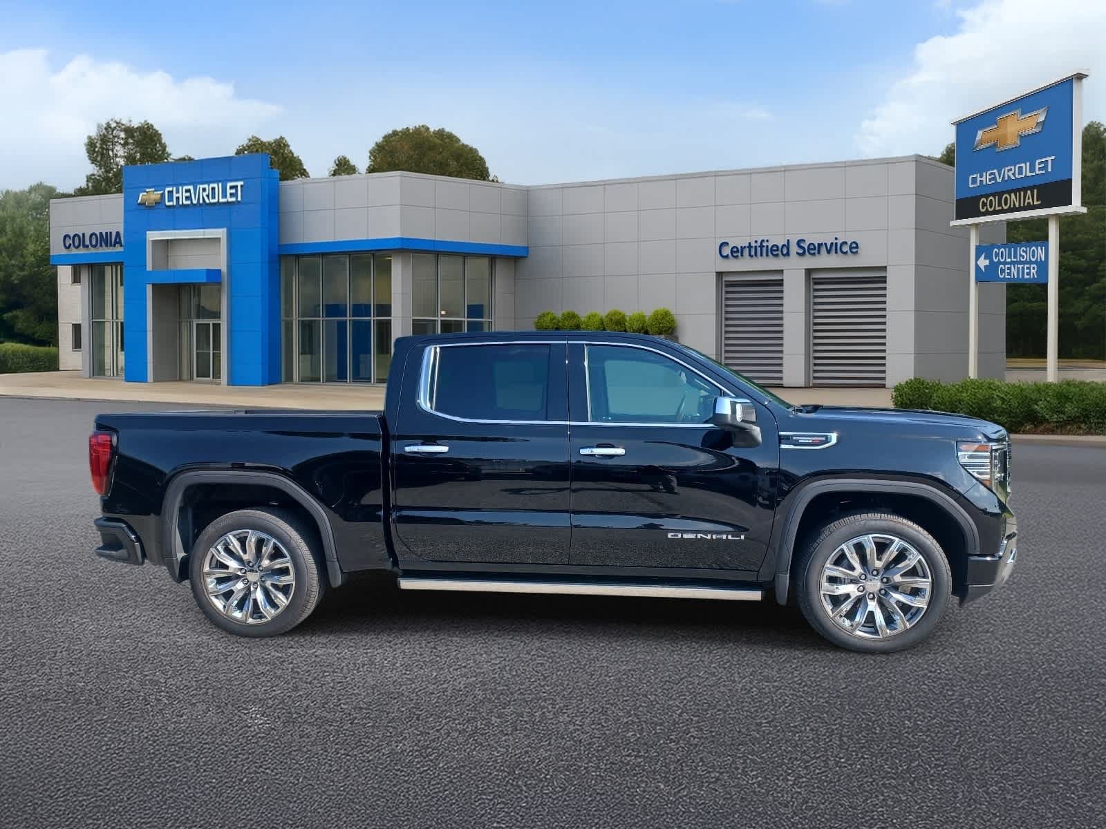 Used 2025 GMC Sierra 1500 Denali w/ Denali Reserve Package AWD/4WD image 3
