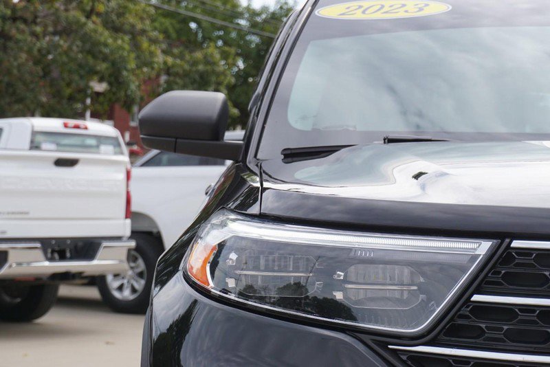 Used 2023 Ford Explorer XLT image 9