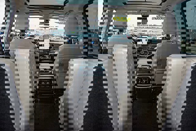 Used 2024 Ford Expedition Limited image 19