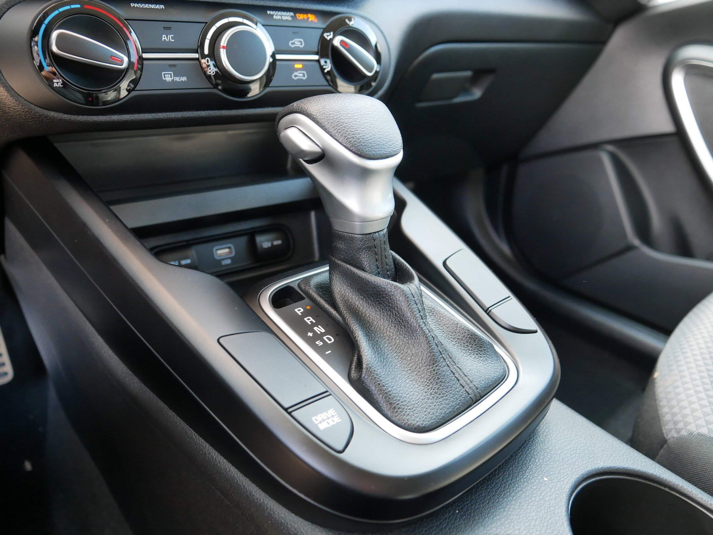 Certified 2025 Kia Soul LX w/ LX Technology Package FWD image 24