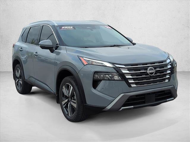 Used 2025 Nissan Rogue SL FWD image 3