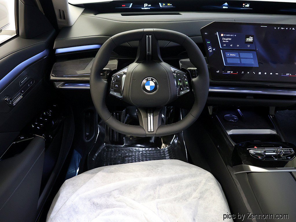 Used 2027 BMW 740i xDrive AWD/4WD image 17