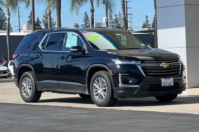 Used 2023 Chevrolet Traverse LT image 2