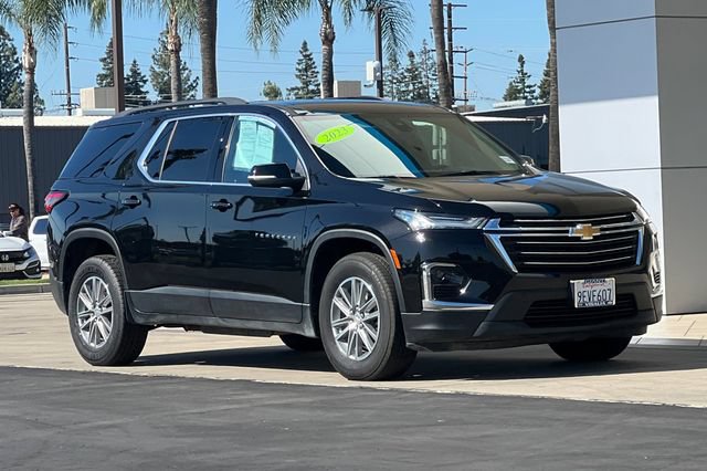 Used 2023 Chevrolet Traverse LT FWD video 2