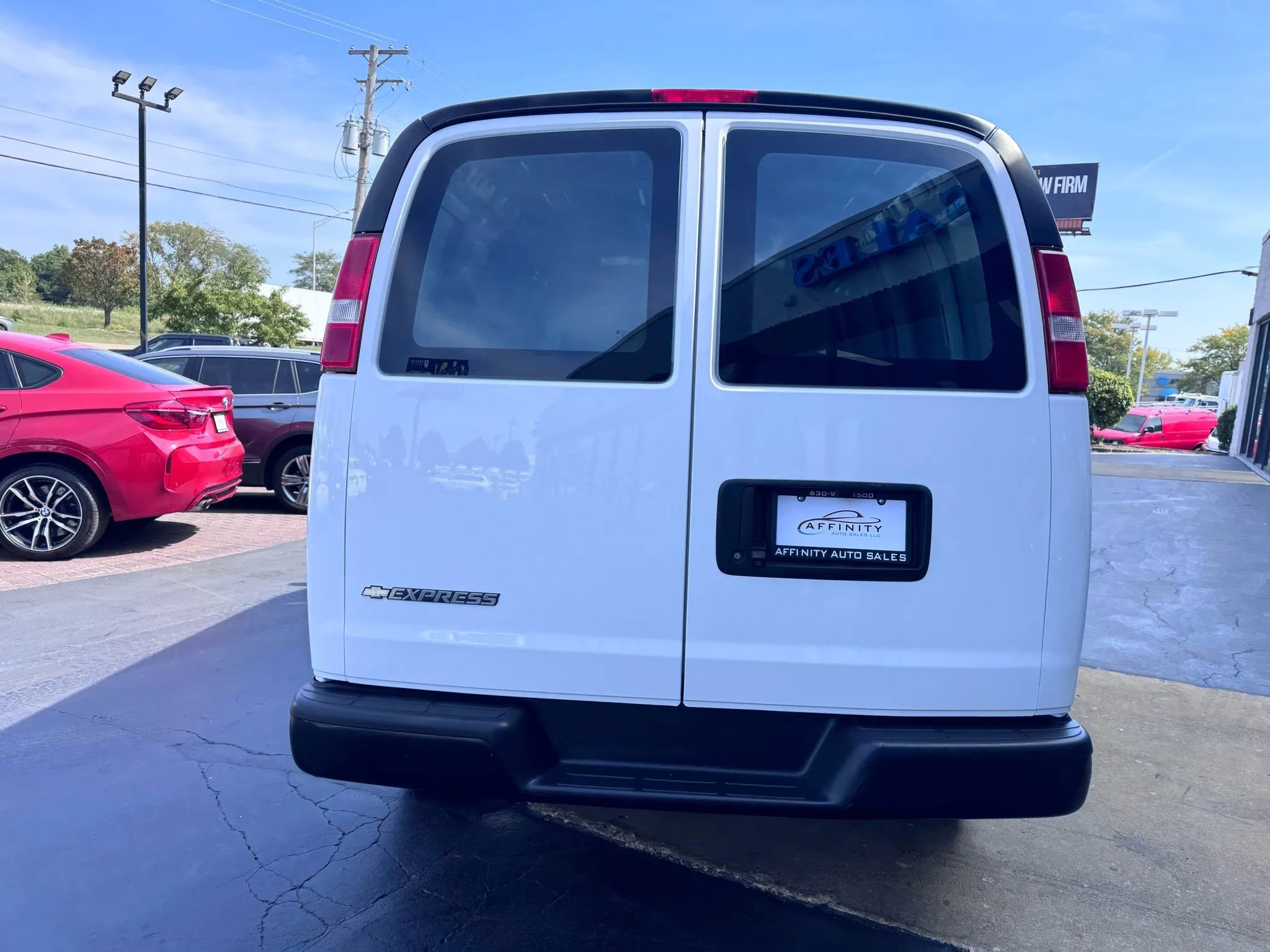 Used 2019 Chevrolet Express 2500 image 4