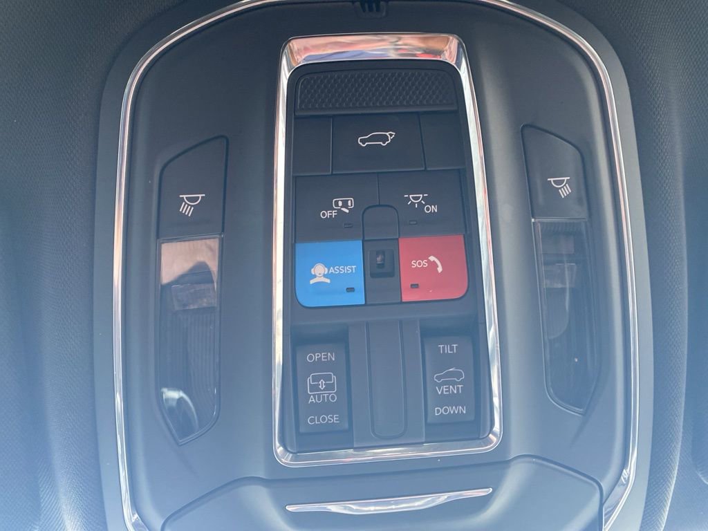 Used 2023 Jeep Grand Cherokee Altitude AWD/4WD image 32
