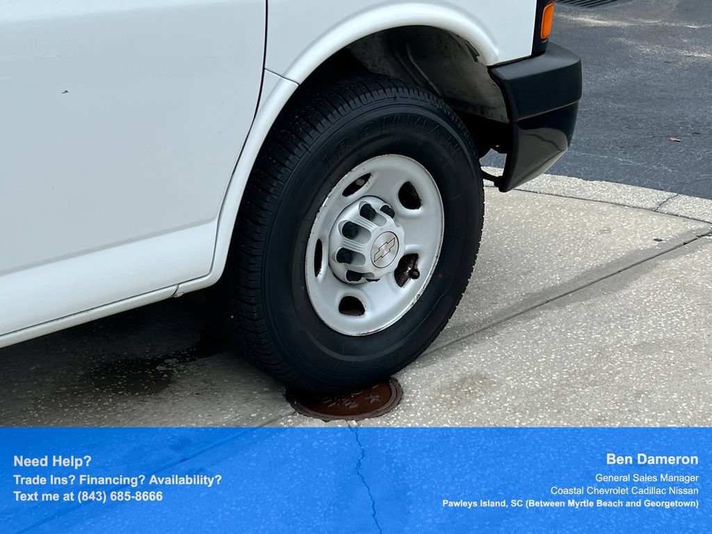 Used 2009 Chevrolet Express 2500 Passenger RWD image 15
