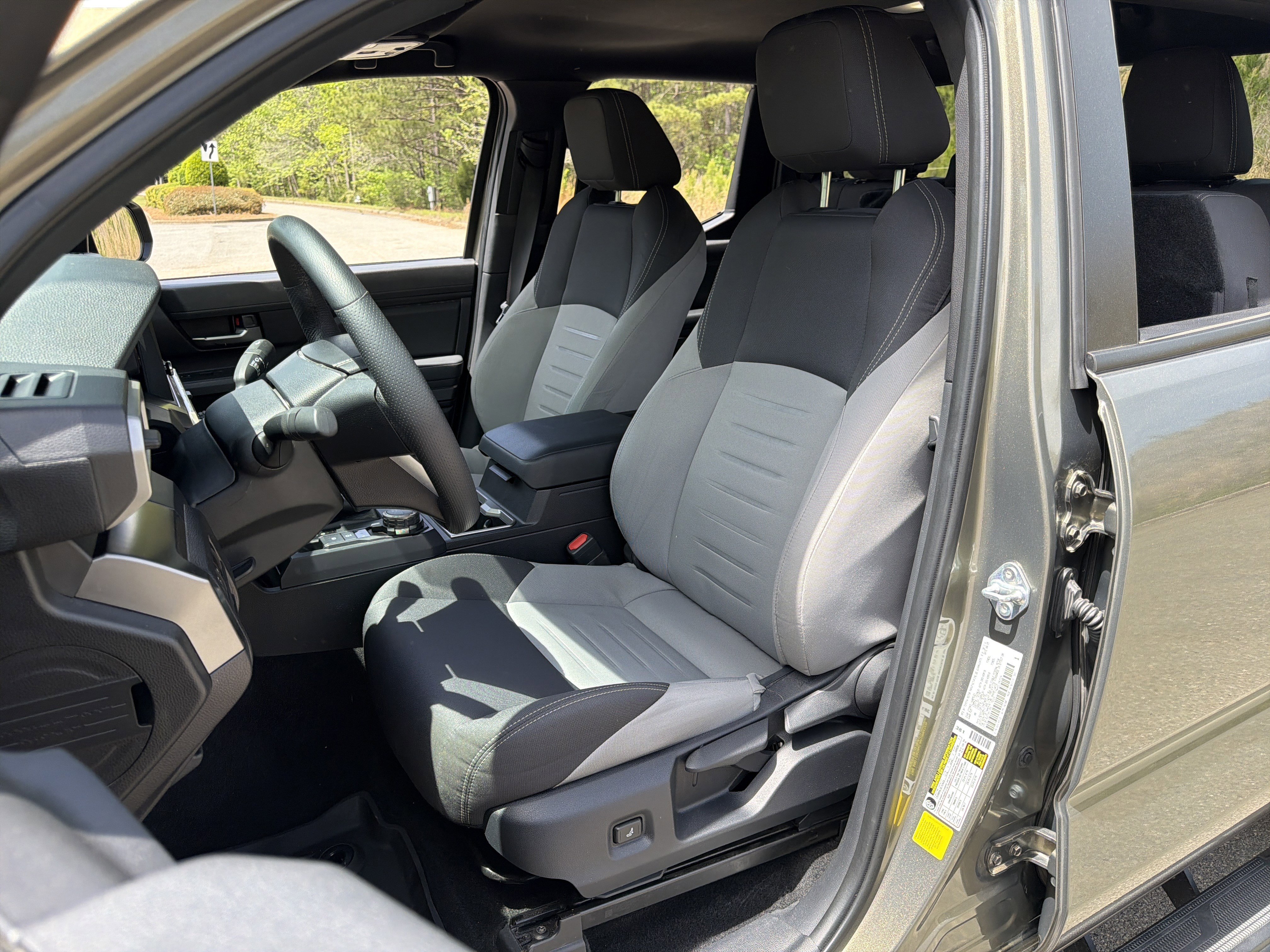 Used 2025 Toyota Tacoma TRD Sport AWD/4WD image 4