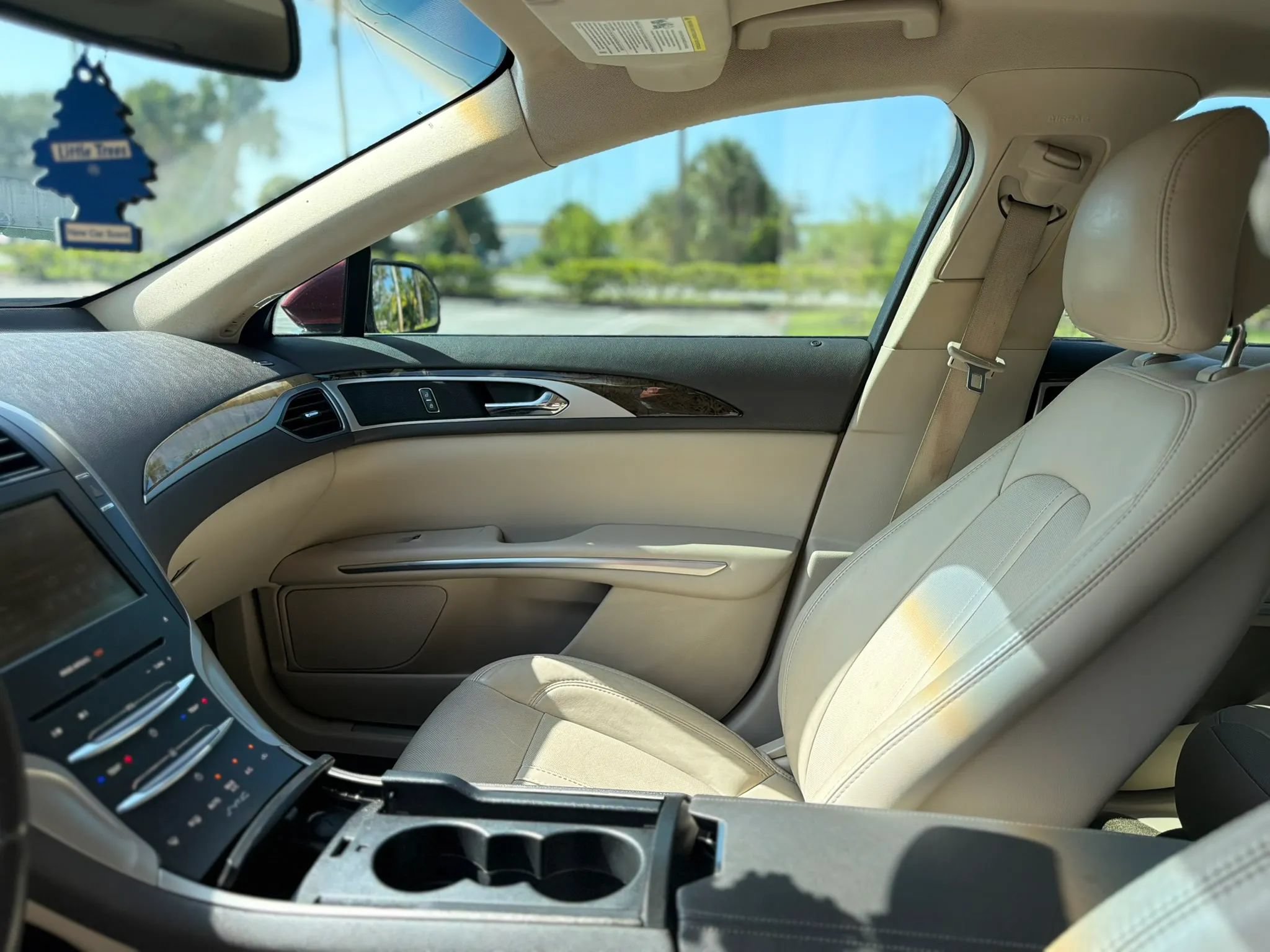 Used 2016 Lincoln MKZ w/ Equipment Group 300A Reserve FWD image 16