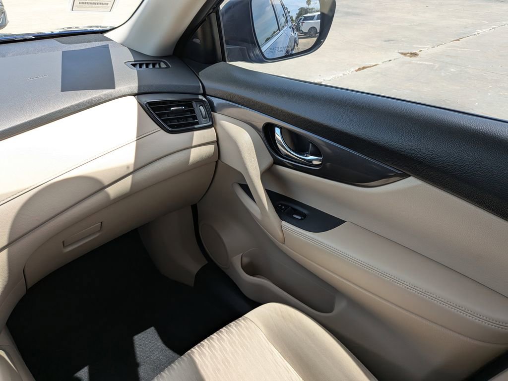 Used 2020 Nissan Rogue SV w/ Premium Package FWD image 19