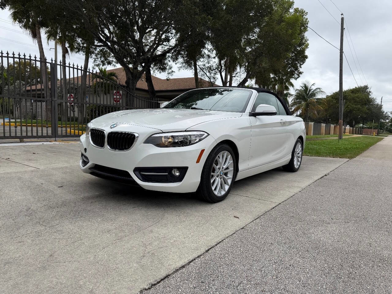 Used 2016 BMW 228i Convertible image 1