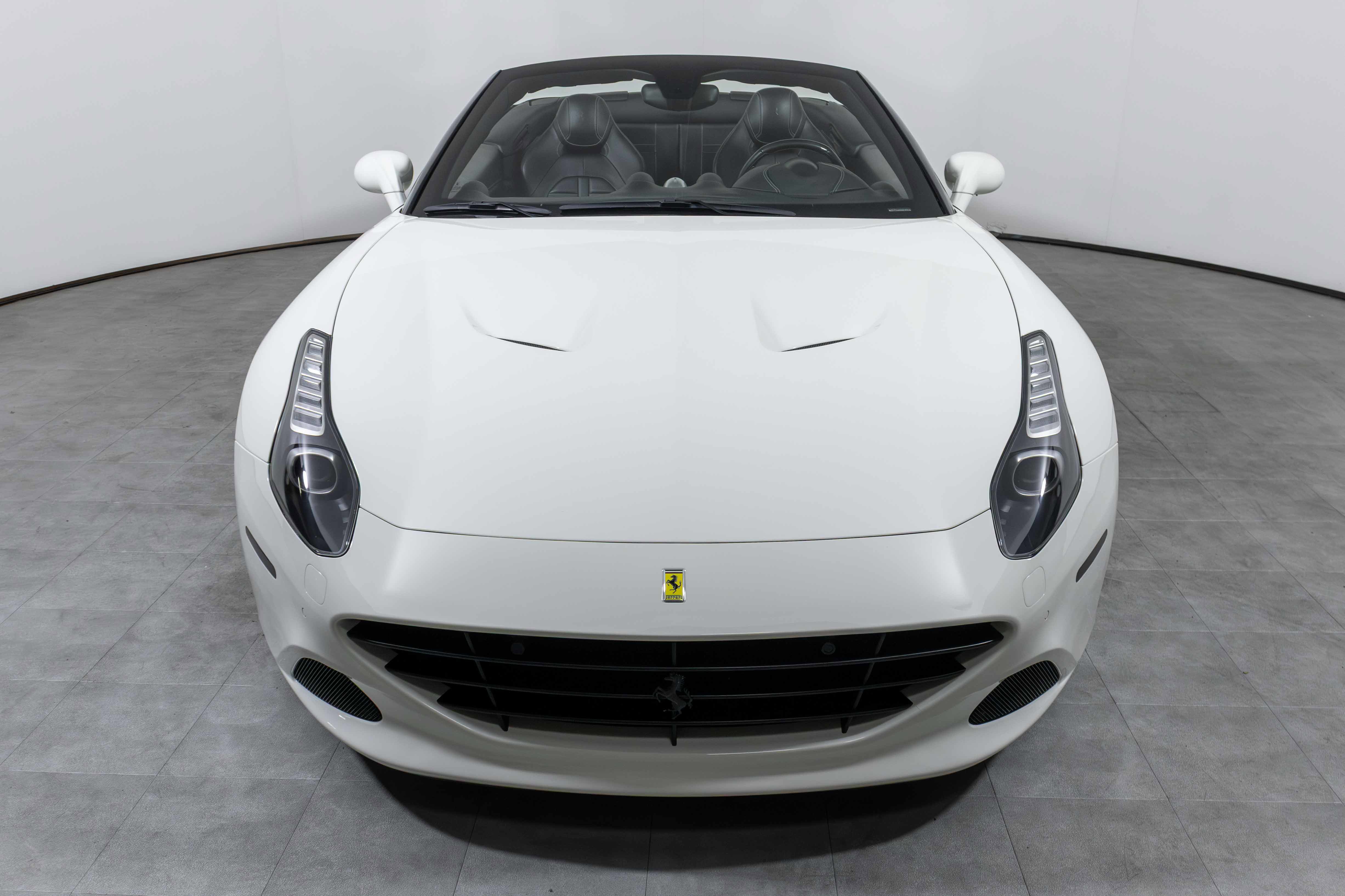 Certified 2016 Ferrari California T image 2